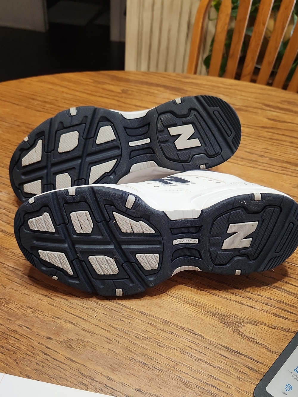 New Balance 621 Size 8 - Picture 4 of 6